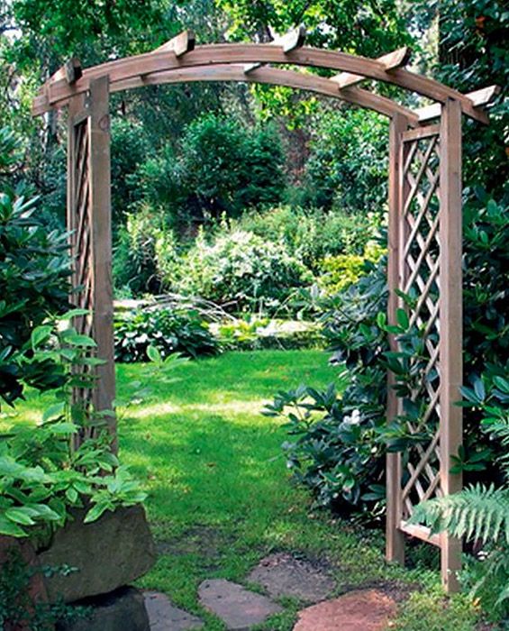 Drewniana pergola ogrodowa, dekoracja ogrodu